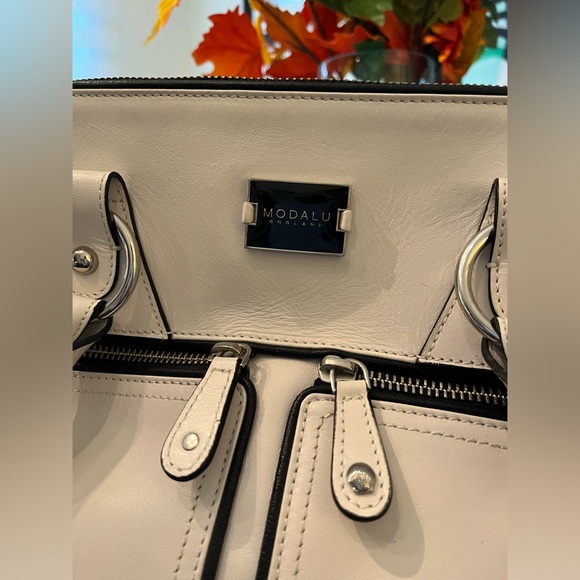 Beautiful MODALU Handbag - Picture 5 of 11